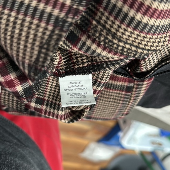 Love On A Hanger Plaid Mini Skirt Size 5 Maroon and Tan Plaid - Picture 4 of 6